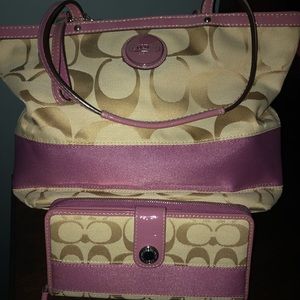 Coach authentic bag comes with matching wallet